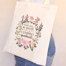 Load image into Gallery viewer, Tote Bag Frase Floral | Cosas que no necesito, pero compro igualmente