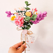 Load image into Gallery viewer, Ramo Primaveral de flores de fieltro