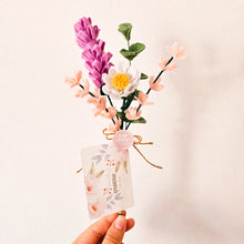 Load image into Gallery viewer, Ramo Primaveral de flores de fieltro
