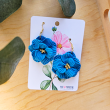 Cargar imagen en el visor de la galería, Pendientes Florales de Arcilla Polimérica