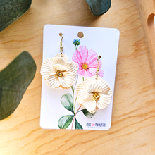 Cargar imagen en el visor de la galería, Pendientes Florales de Arcilla Polimérica