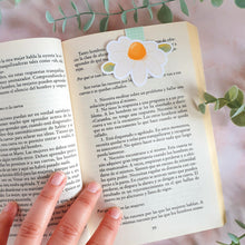 Cargar imagen en el visor de la galería, Marcapágina magnético Margaritas