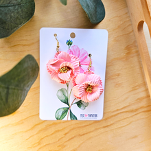 Cargar imagen en el visor de la galería, Pendientes Florales de Arcilla Polimérica
