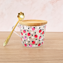 Cargar imagen en el visor de la galería, Vaso Cristal con Tapa Diseño Fresas | Primavera 2024