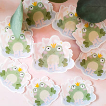 Cargar imagen en el visor de la galería, kiss me the frog | Pegatina troquelada