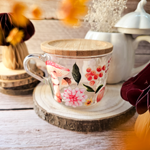 Cargar imagen en el visor de la galería, Taza de cristal con tapa de bambú – Colección Otoño

